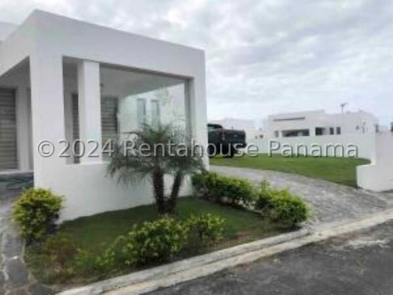 Casa en Venta en Playa Blanca Río Hato, Coclé