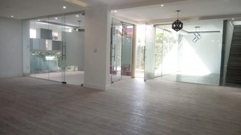 Casa en Venta San Francisco. de 325mt2. 4 Rec.3 Baños. Residencia-Comercial VL