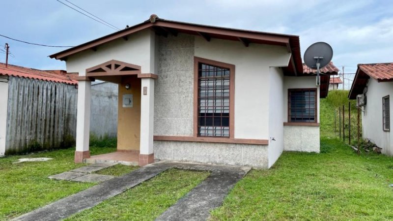 Casa en Alquiler en Ernesto Cordoba - Residencial Valles del Lago Las Cumbres, Panamá