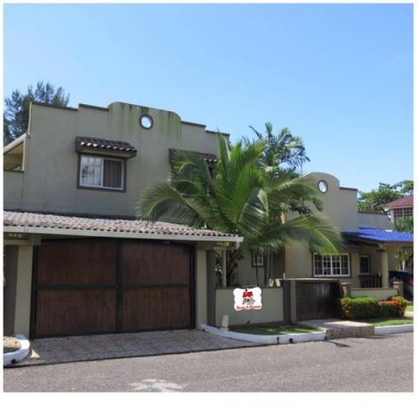 Foto Casa en Venta en maria chiquita, maria chiquita, Colón - U$D 300.000 - CAV38859 - BienesOnLine