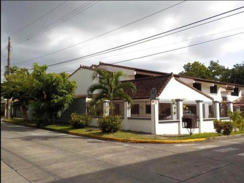 Casa en venta en La Alameda ELP 22-677