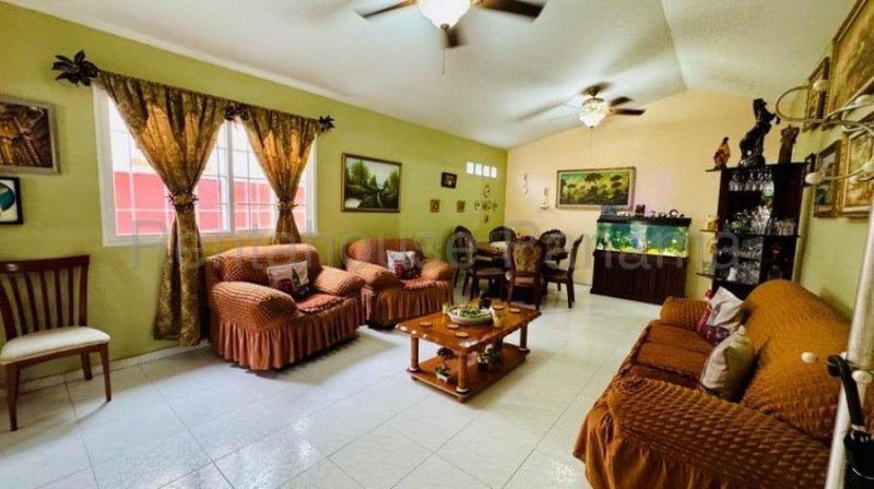 Foto Casa en Venta en Brisas del Golf, Ciudad de Panamá, Panamá - U$D 235.000 - CAV77505 - BienesOnLine