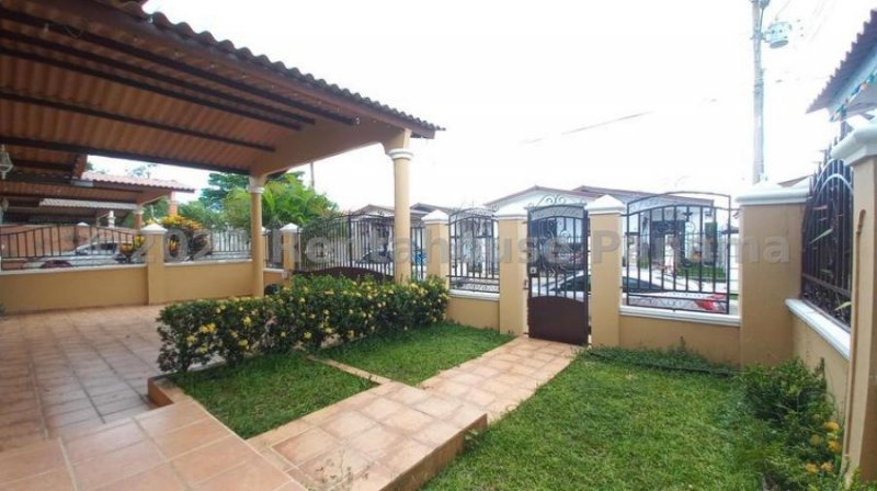 Foto Casa en Venta en BRISAS DEL GOLF, Panamá - U$D 230.000 - CAV60550 - BienesOnLine