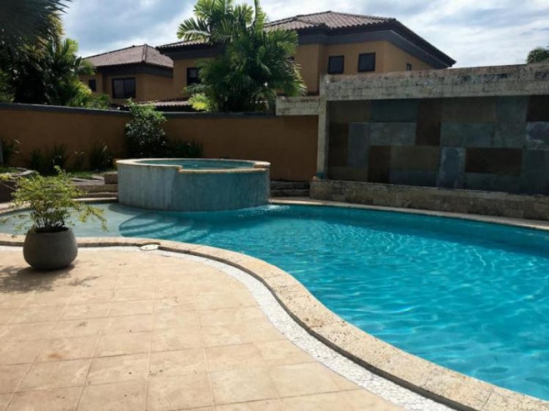 Foto Casa en Venta en costa del este, Panamá - U$D 1.600.000 - CAV17363 - BienesOnLine