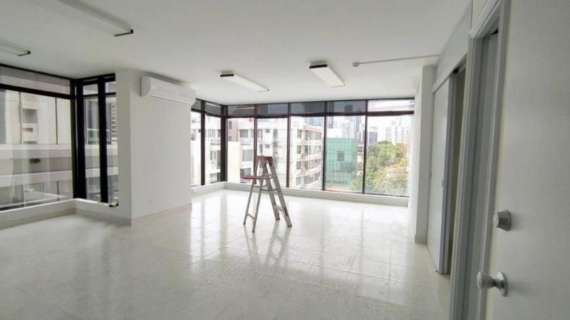 Foto Oficina en Alquiler en OBARRIO, Panamá - U$D 1.800 - OFA59789 - BienesOnLine