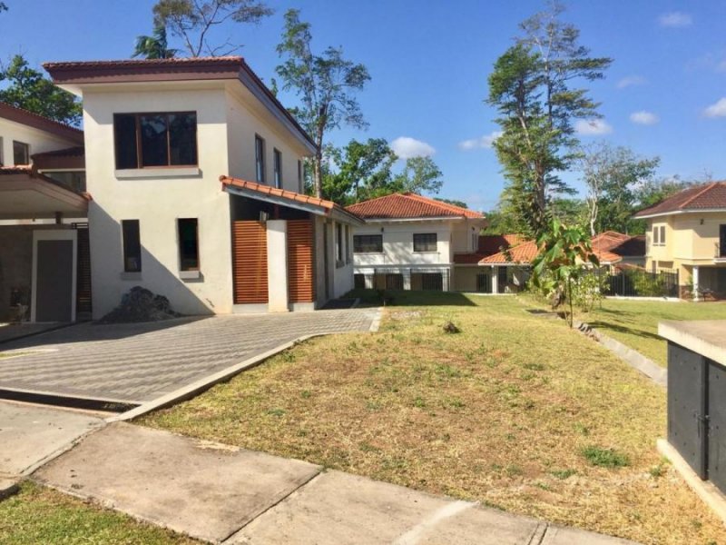 Terreno en Venta en  CLAYTON, Panamá