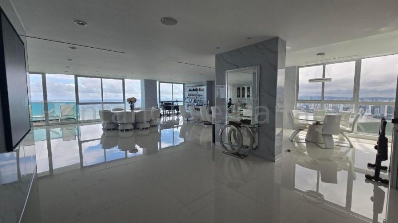 Foto Apartamento en Venta en Ciudad de Panamá, Panamá - U$D 1.410.000 - APV76434 - BienesOnLine