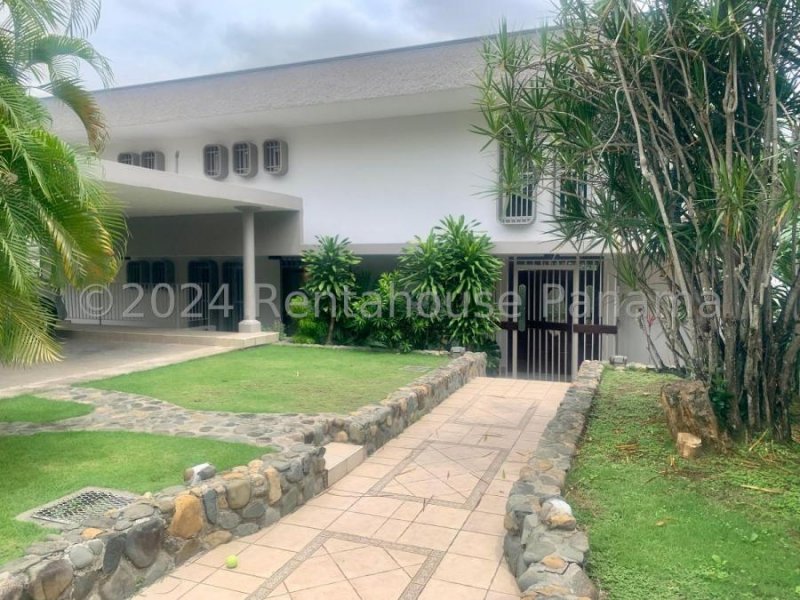 Venta Casa de 397.15 Mts en Altos del Golf