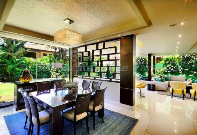 Foto Casa en Venta en Costa del Este, Juan Díaz, Panamá - U$D 1.000.000 - CAV52275 - BienesOnLine