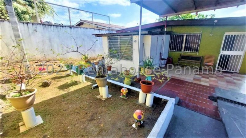 Venta de Casa con 265 m2 de Terreno en Av. La Pulida, Río Abajo 23-7083