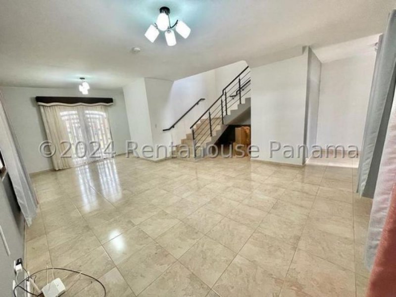 Venta de Casa en Las Cumbres H2955GRR